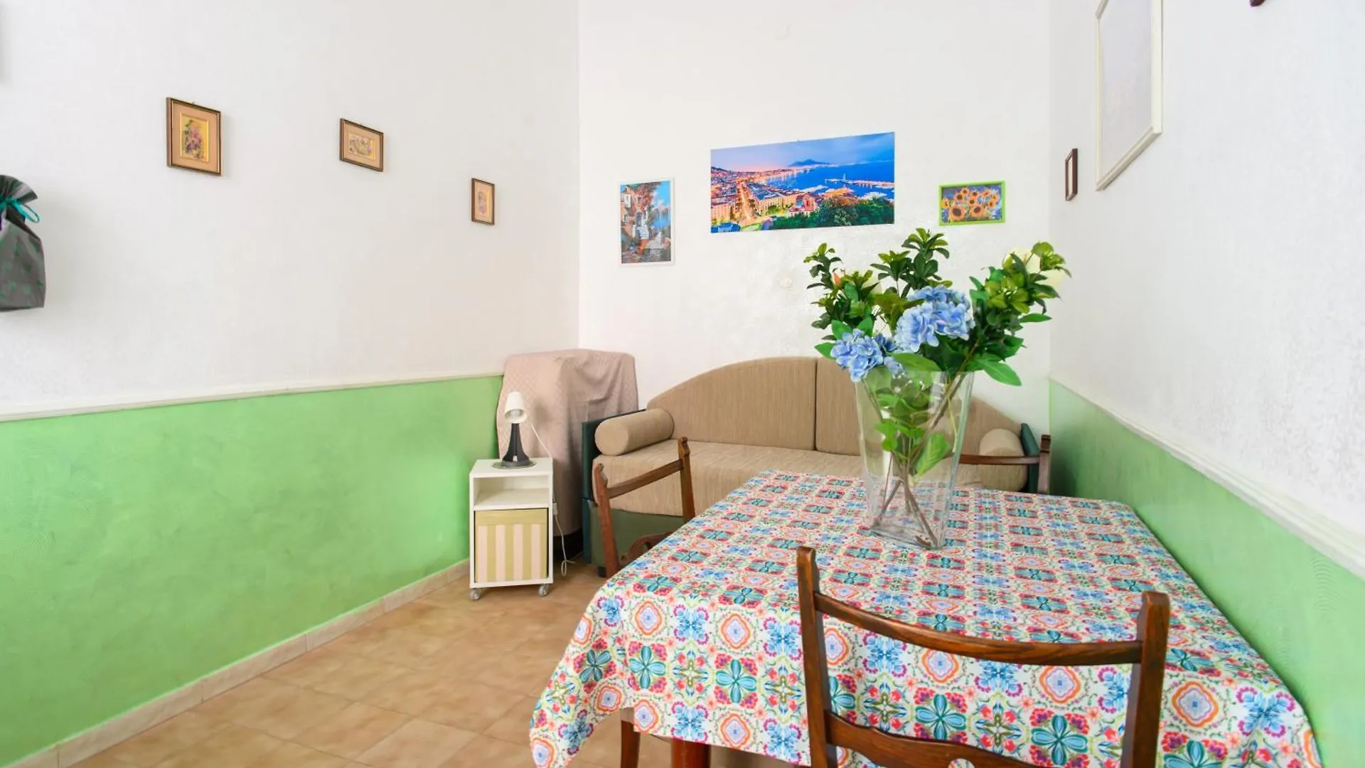 Residenza Falcone, 36 Apartment Naples Italy