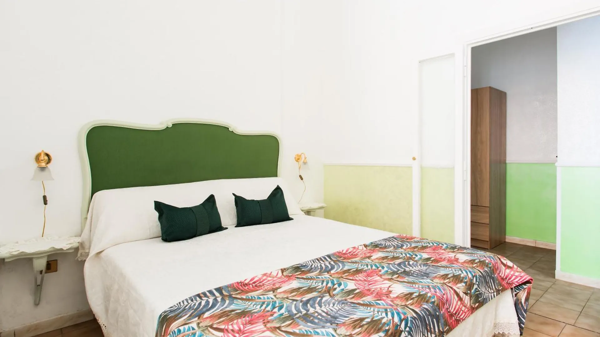 Residenza Falcone, 36 Apartment Naples 0*,  Italy